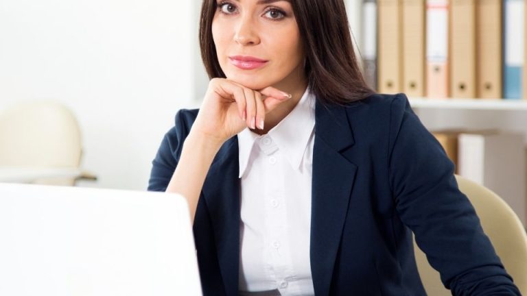 High-Functioning PTSD Signs You Might Be Overlooking hero image of a woman in a high functioning position.