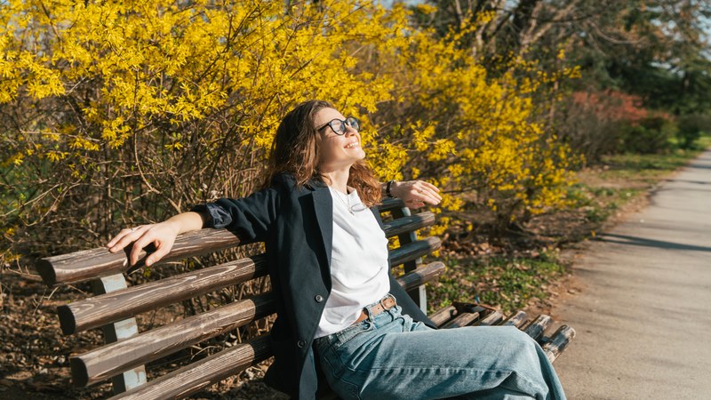 Woman taking an outdoor break while managing depression at work